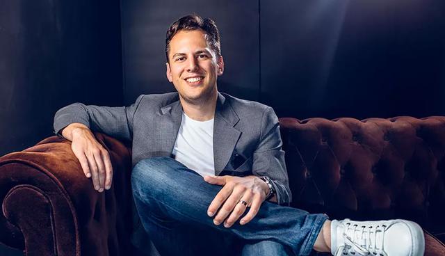 FOTO 11 | Mike Krieger, Instagram. Detrás del éxito de Instagram, tanto en sus inicios como en la actualidad, hay un ingeniero de software brasileño: Mike Krieger. Con 1,000 millones de usuarios al mes, la red social, que ahora funciona también como aplicación de mensajería y canal de video, es la herramienta preferida de todos; tanto de tu prima y su perrito como de celebridades como Selena Gomez o Cristiano Ronaldo.