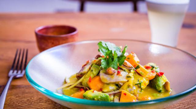 Andina. Inspirado en las picanterías del Perú, este restaurante del mismo fundador de Ceviche Martin Morales es conocido por su Ají de gallina de pollo y sus picarones. El bar, según London Evening Standard, también impresiona a los visitantes.