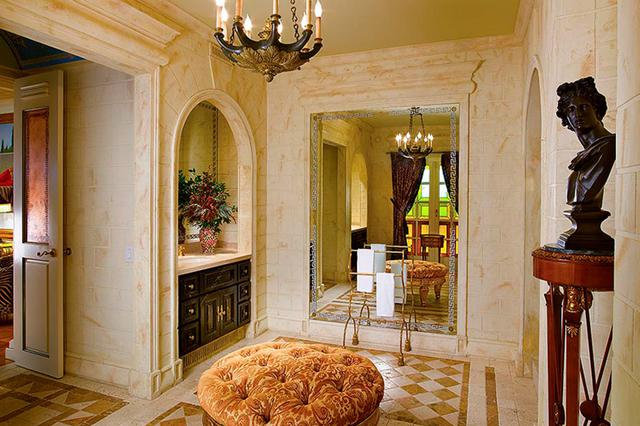 FOTO 6 | Versace quería convertir la villa en una mansión exuberante de estilo neoclásico, por lo que invirtió el triple de la suma que le había costado para remodelarla. (Créditos: The Villa Casuarina)