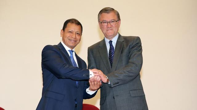 El ministro de Trabajo y Promoción del Empleo, Alfonso Grados Carraro, asumió dicho cargo en ceremonia de transferencia que contó con la asistencia del exministro Daniel Maurate. Grados Carraro señaló que la gestión que liderará en el MTPE tendrá como bas