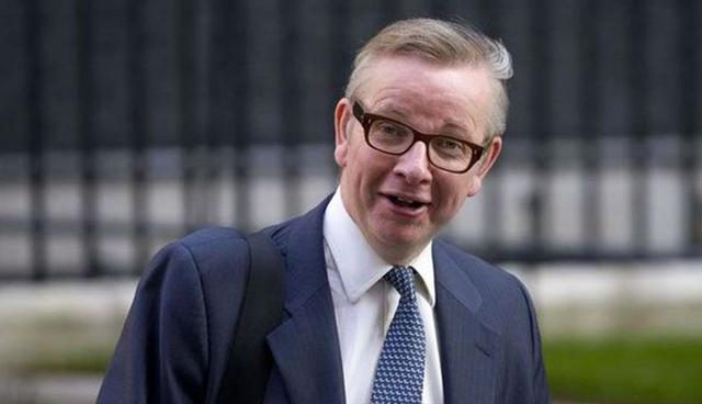 FOTO 2 | Michael Gove. Ministro de Medio Ambiente y enemigo jurado de los plásticos desechables, este euroescéptico de 51 años, mano derecha de Boris Johnson durante la campaña del referéndum, es uno de los más férreos defensores del Brexit en el seno del gobierno de May. Pero a la hora de entrar en la carrera por el liderazgo, podría costarle cara su poco ventajosa reputación de traidor de sus amigos políticos. (Foto: AFP)