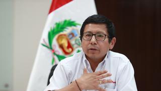 Ministro Edmer Trujillo acudió a la fiscalía de Moquegua para declarar por presuntos pagos irregulares