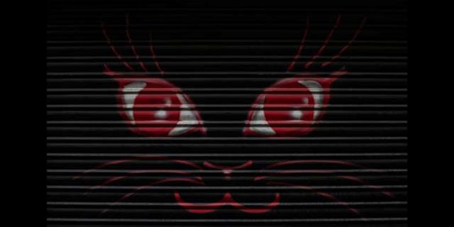 FOTO 15 | En esta imagen, tomada el 19 de abril de 2020, detalle de la persiana de una tienda cerrada durante el brote de coronavirus, en Madrid, España. La Confederación Española de Comercio, que representa a miles de pequeños negocios, dijo que hasta el 30% de sus negocios echarán el cierre definitivo a menos que reciban ayudas gubernamentales. (AP Foto/Bernat Armangue)