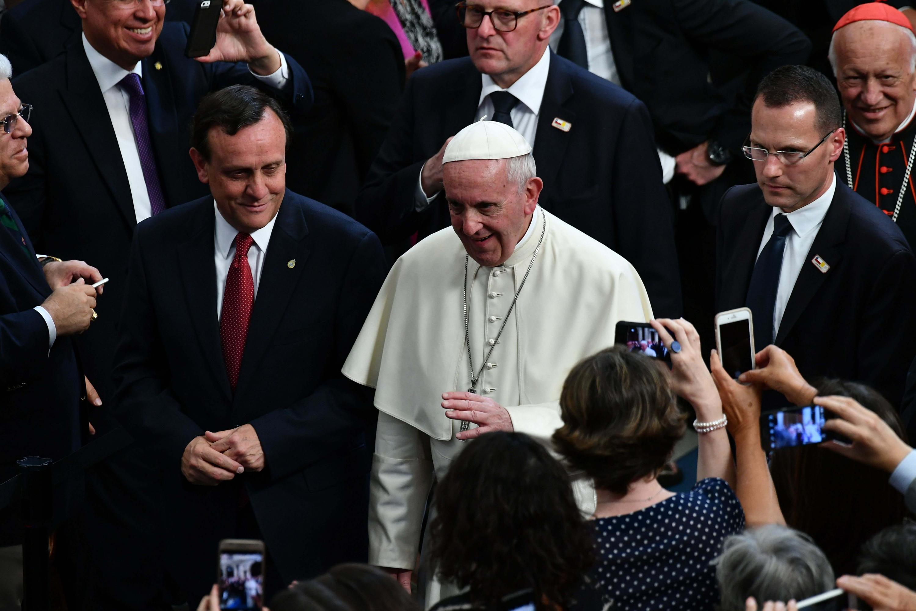 Foto 1 | Debido a la concentración extraordinaria de usuarios en los eventos masivos con el Papa Francisco, las redes de telecomunicaciones podrían congestionarse.