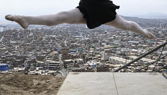 El ballet de la autoestima en un cerro pobre de Lima (Foto: AFP)