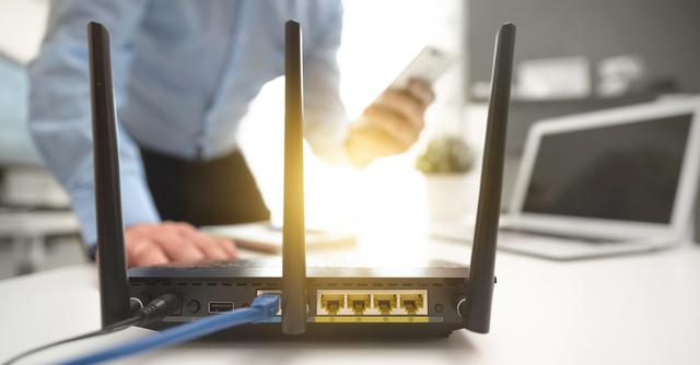 FOTO 2 | Paquetes de teléfono, internet y televisión de paga (Foto: iStock)