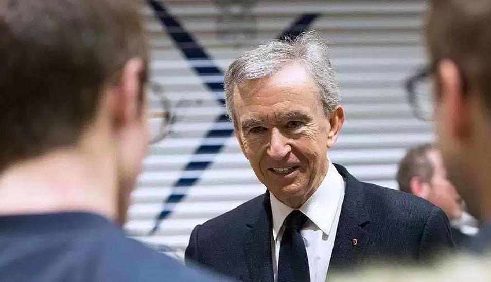 FOTO 4 | Bernard Arnault. Edad que hizo primer millón: 27/ Edad en que ganó los primeros mil millones: 48/ Años por medio: 21. (Fotos: Jérémy Barande / Ecole polytechnique Université Paris-Saclay, via Wikimedia Commons)