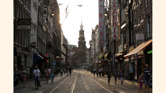 Holanda, Sube tres lugares recuperando su posición más alta en el Índice. Sus puntajes más fuertes están en áreas como la educación, la infraestructura, las instituciones, la sofisticación empresarial y la innovación; sus debilidades incluyen rigideces en