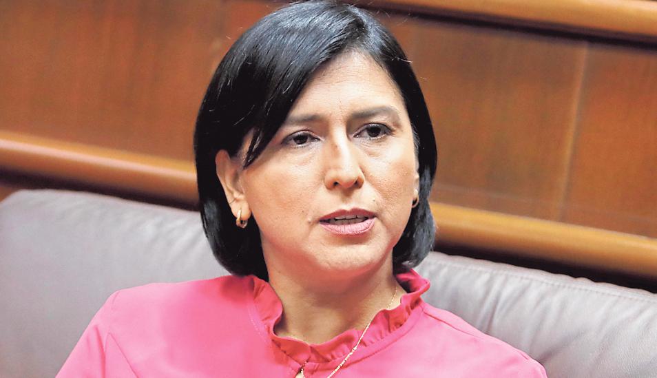 FOTO 9 | Sylvia Cáceres (Trabajo). Con poco más de tres meses en el cargo, la ministra de Trabajo, Sylvia Cáceres, alcanzó una desaprobación de 49% en marzo, principalmente entre las personas de 35 a 44 años ( 52.7%). Solo un 19% de peruanos aprueba su labor, sobre todo entre los más jóvenes de 18 a 24 años ( 26.6%).