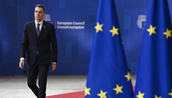 El presidente del Gobierno de España, Pedro Sánchez, llega a una cumbre en el parlamento de la UE en Bruselas, el 9 de febrero de 2023. (Foto de JOHN THYS / AFP)