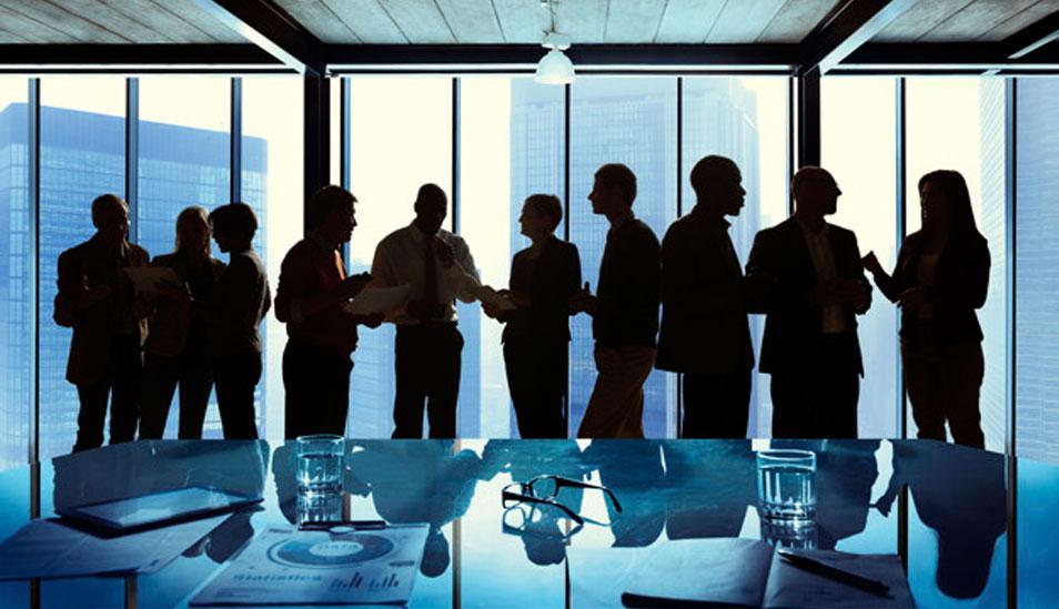 FOTO 6 | 6. ¿Por qué pensar en core competence y core business, en lugar de centrarme en el producto?
Es un cambio en la forma de ver la empresa. En lugar de pensar en una suma de productos o unidades de negocios, es pensar en una suma de habilidades clave y la sinergia resultante. Cuando los ciclos de vida son cada vez mas cortos, asociar la imagen de la empresa a un producto determinado no parece ser una buena opción. Tampoco lo es diversificar sin un criterio, entrando a negocios en los que no tengo elementos diferenciadores, ni conocimientos de tecnologías clave, como muchos ejemplos del mercado lo demuestran. (Foto: Freepik)