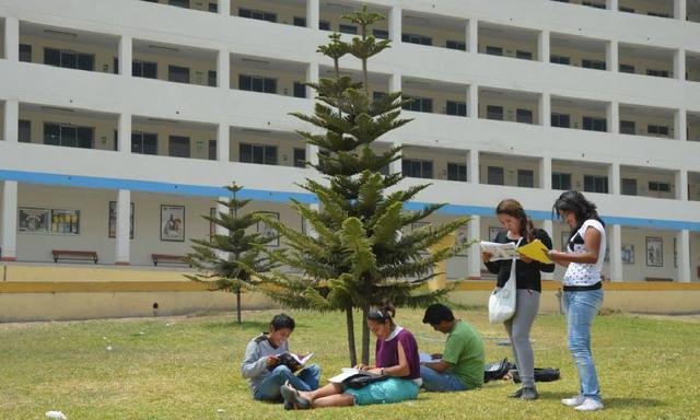 Universidad Santo Domingo de Guzmán. Ubicada en Lima. Las carreras autorizadas son tres: Ingeniería de Sistemas e Informática; Ingeniería de Negocios; y Educación Inicial-Primaria-Secundaria.