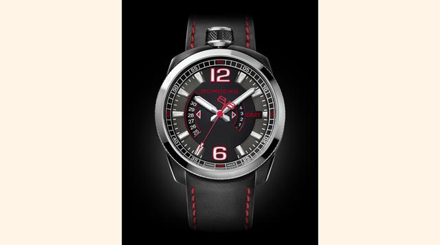 Bomberg Bolt-68, GMT 45 mm. Movimiento con segundo huso horario. Sumergibilidad hasta 100 m. Acero inoxidable. Correa de cuero negra con pespunte y detalles rojos, intercambiable por medallón con cadena de acero inoxidable. (Foto: Bomberg)