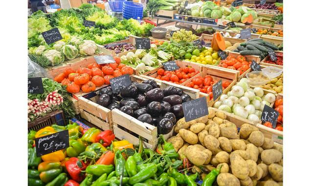 Alimentación y agricultura sostenibles.  Los recursos del planeta se agotan. Vamos a un cambio en las formas de consumo actual. Y en ese cambio tiene un papel clave la alimentación: toca reducir el consumo de carne y aumentar el de verduras, además de apl