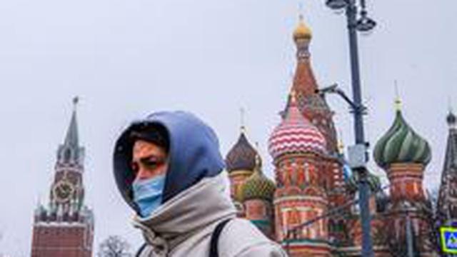 Autoridades de Moscú ordenan vacunación obligatoria ante renuencia de rusos a vacunarse