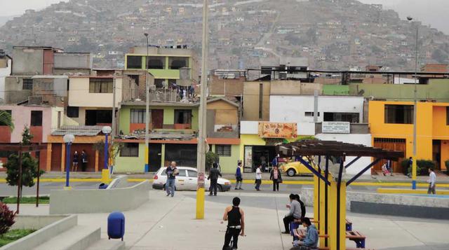 San Juan de Miraflores tiene un déficit habitacional de 37,052 unidades de vivienda lo que representa el 6% de todo el déficit de Lima Metropolitana.