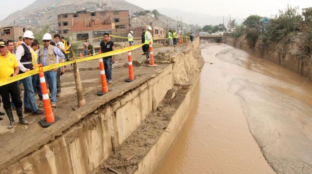 Desborde del río Huaycoloro ocasionó la inundación de la autopista Ramiro Prialé. (Foto: Andina)