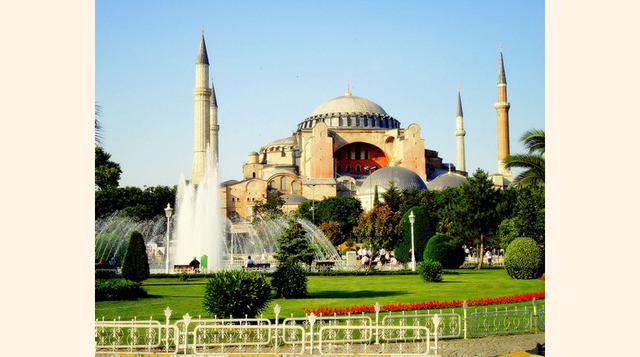 Turquía, 39.6 millones de visitantes. Es uno de los países más ricos en historia y cultura. Además, posee una gran variedad de paisajes, tradiciones milenarias y monumentos históricos.