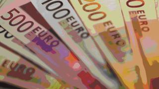 Euro se desploma tras medidas del BCE para rescatar la economía europea