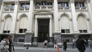 Banco central de Argentina acelera levemente devaluación del peso a espera de acuerdo con el FMI