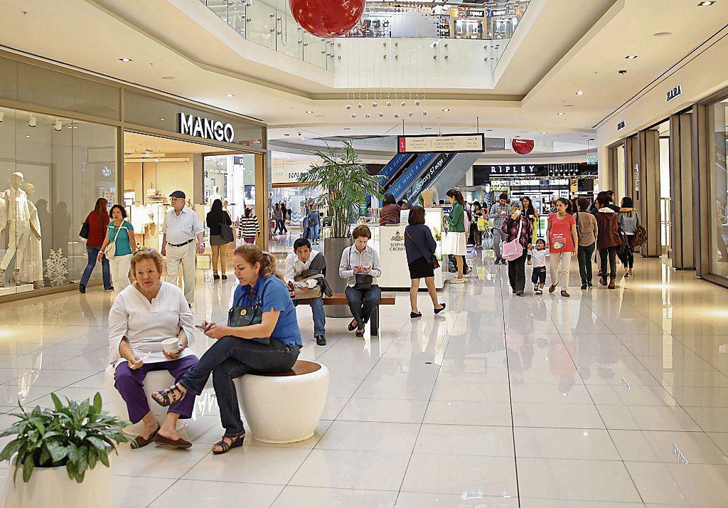 FOTOS AL INTERIOR DEL CENTRO COMERCIAL REAL PLAZA SALAVERRY.