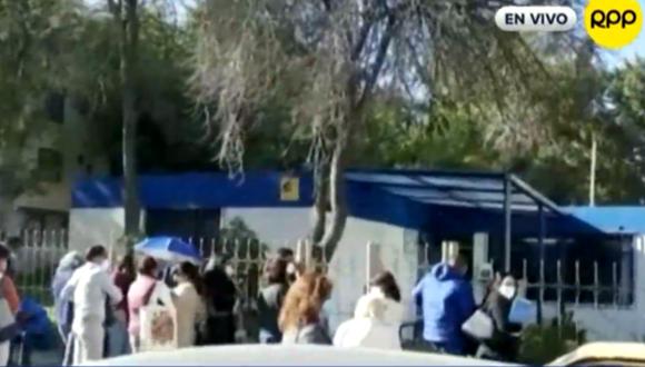Reportan larga cola de personas a la espera de tramitar su pasaporte en sede de Arequipa. Foto: RPP Noticias