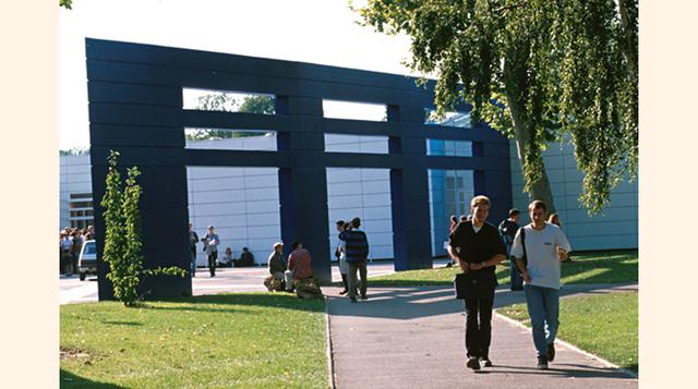 <b>HEC París (Francia).</b> La escuela francesa trepó desde el puesto 21 obtenido en el ranking del 2014 hasta el 16. Sus alumnos reciben un salario promedio de US$ 130,199 al año. (Foto: poetsandquants)