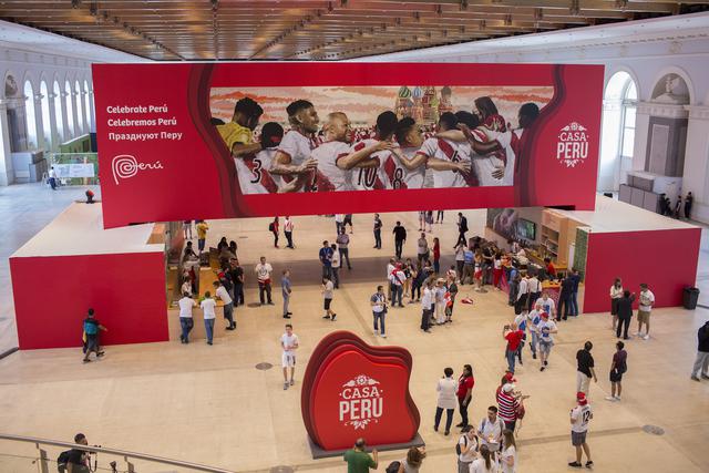 FOTO 1 | Casa Perú de Moscú es la estrategia que ha implementado la Marca Perú para difundir las maravillas de nuestro país en el marco del Mundial de Fútbol Rusia 2018, abrió sus puertas al público y recibió a miles de personas en su primer día de funcionamiento, informó Promperú.