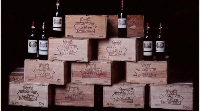 12 botellas de vino Domaine de la Romanée-Conti Vintage del año 1978 . Precio: 426.220 euros. Fecha: 11-2013 en Hong Kong. Récord: mundial para un Romanée-Conti en caja de 12.
