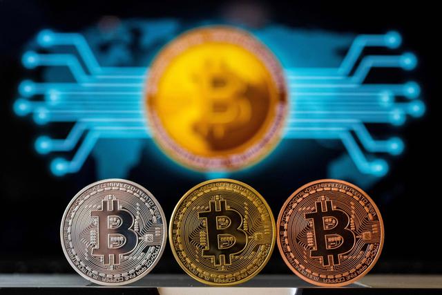 FOTO 10 | El uso del blockchain o Bitcoin es la siguiente para los próximos años (8%). (Foto: AFP)