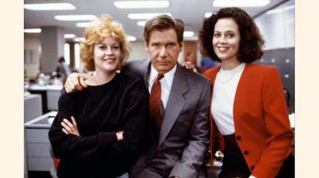 Working Girl (1988). “Nunca quemes un puente. Hoy es un empleado junior, ¡pero mañana será un socio senior!”, dijo Katherine Parker al jefe de McGill. (Foto: nreionline)