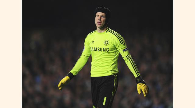 Peter Cech: Pese a que su selección, República Checa, no llegó a Brasil 2014, Cech continúa en el ranking de los mejores arqueros del mundo. Su salario supera al año los US$ 8 millones.  (Foto: Getty Imagen)