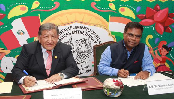India y Perú firman convenio de cooperación en los campos del uso pacífico de la energía nuclear.