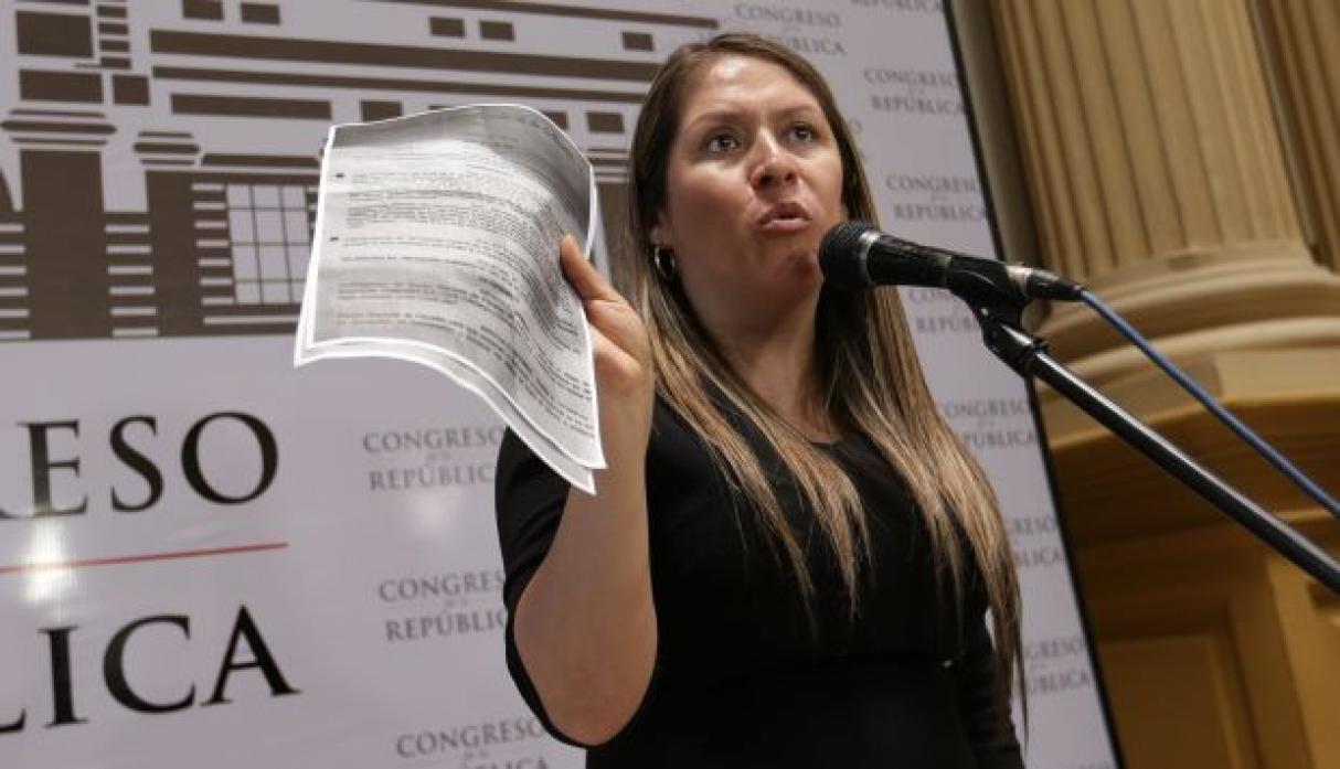 Yeni Vilcatoma cuestionó que los congresistas hayan planteado que el adelanto de elecciones se debata en el pleno y no en la Comisión de Constitución. (Foto: GEC)