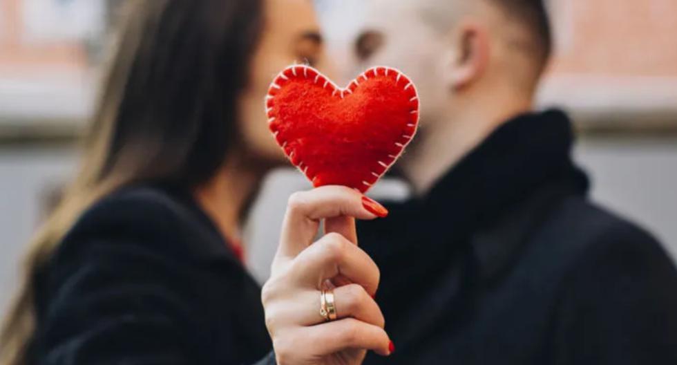 Encuentra las 50 mejores frases de amor muy bonitas, cortas, origínales, románticas y auténticas para decirle a tu pareja, novia o esposa hoy, 14 de febrero, por el Día de San Valentín. (Foto: Composición)