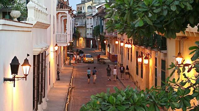 1.Cartagena (Colombia). La ciudad porteña del siglo XVI lidera la lista. El vecindario de Getsemaní es uno de los más recomienda
