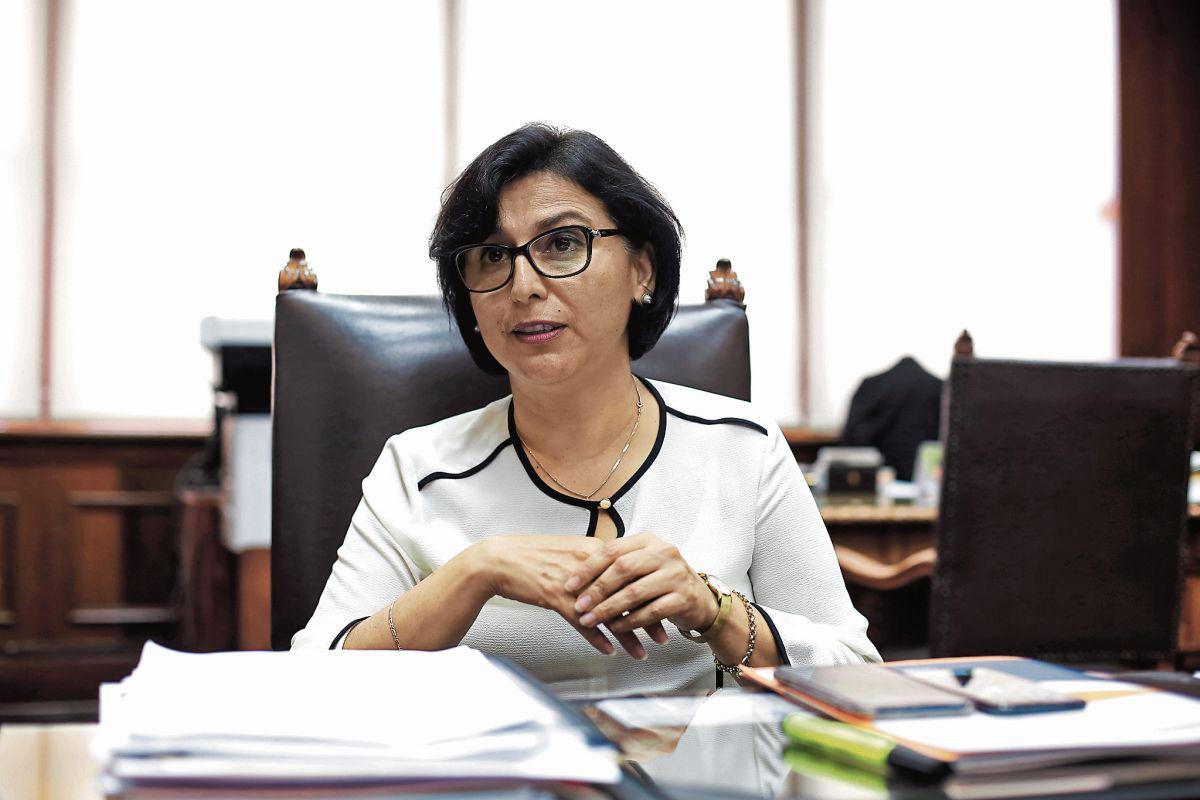 Evaluación. La ministra Cáceres señaló que se buscará consenso en los cambios de modalidades formativas que pasará por un diálogo tripartito. (Foto: Marco Ramón /GEC)