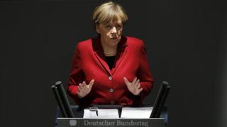 La zona euro aún no ha superado del todo la crisis de deuda, según Angela Merkel
