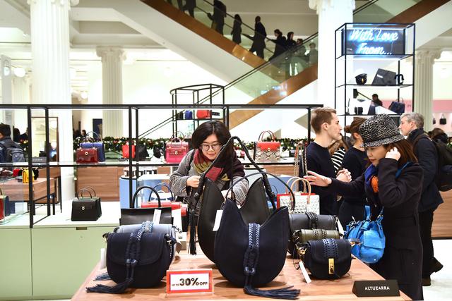 Foto 10 | La crisis de desempleo del retail. Este sector es uno de los que más se verá afectado por la automatización. Las empresas pueden aprovechar e invertir en una mejor atención al cliente, brindando una experiencia de compra superior.