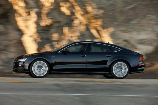 Audi. El Audi A7 recorrió 550 millas por su cuenta en el 2015 pero no hay detalles sobre cuándo saldrá al mercado. Aunque aún no ha establecido una fecha, Audi no es una empresa que se duerme en sus laureles. El fabricante de automóviles fue la primera co