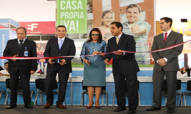 Jueves 18. Gobierno evalúa retomar subsidio para la "compra de viviendas":http://gestion.pe/inmobiliaria/gobierno-evalua-retomar-subsidio-compra-viviendas-mayores-precios-2190185 de mayores precios. Desde abril el bono solo cubre a las viviendas