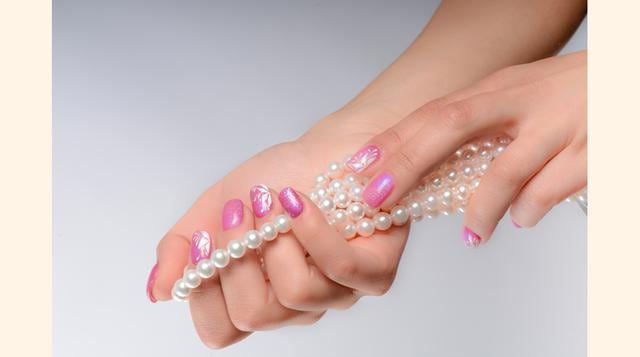 Mientras las perlas naturales son de puro nácar, las perlas cultivadas tienen un núcleo y, sobre este líneas de nácar. Esto se puede detectar a través de una radiografía. (Foto: Thinkstock)