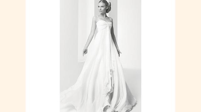 Jesús del Pozo. A este diseñador le gusta crear vestidos para la mujer joven y actual que se caracterizan por ser voluminosos, con el talle marcado. En sus colecciones predomina el color marfil y hueso. (Foto: bodaclick)