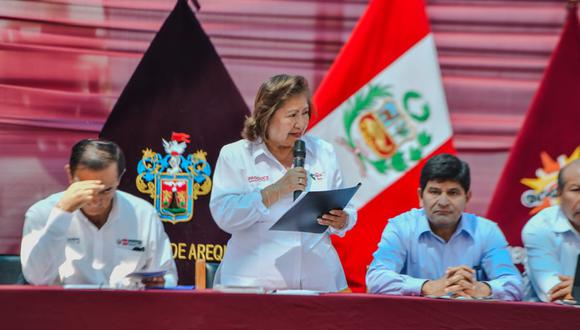 Alcaldes arequipeños sostuvieron una reunión con la ministra de la Producción, Ana María Choquehuanca, y el gobernador de Arequipa, Rohel Sánchez Sánchez. Foto: GRA Arequipa.