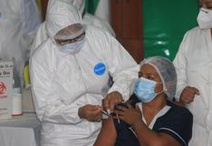 Vacunación contra COVID-19 desata pugna política en Bolivia