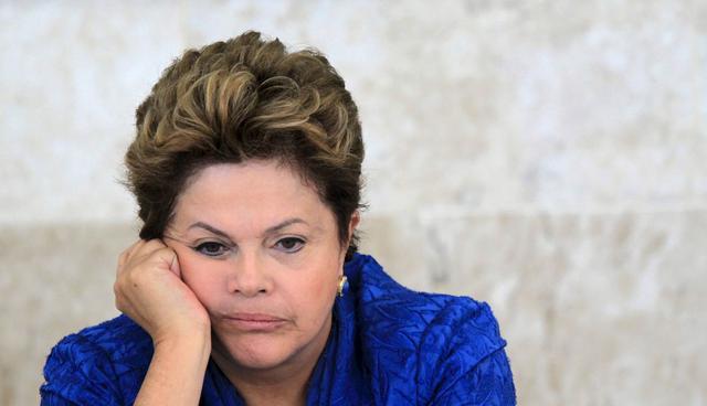 FOTO 9 | En la sesión de la Cámara de abril del 2016 que votó a favor de un juicio de destitución de la presidenta Dilma Rousseff -una exguerrillera torturada por los militares- Bolsonaro dedicó su voto al fallecido coronel en retiro Ustra, jefe del DOI-Codi (servicios de inteligencia y represión de la dictadura), acusado de por lo menos seis asesinatos bajo tormento. (Foto: Reuters)