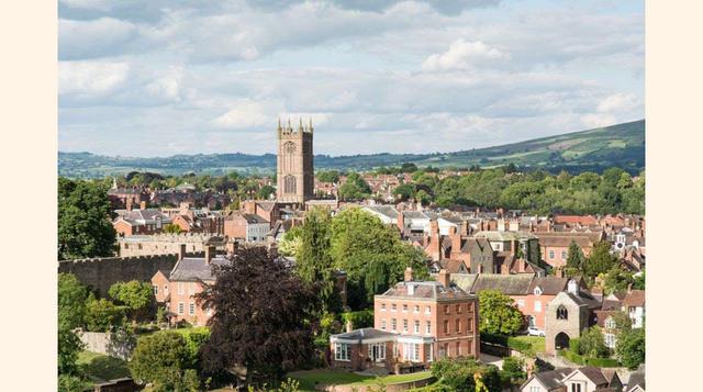 Ludlow (Shropshire). Este pueblo medieval es un lugar para disfrutar de la naturaleza gracias a la red de rutas senderistas que animan al visitante a disfrutar de los valles, colinas y castillos repartidos por la frontera entre Inglaterra y Gales.  (foto: