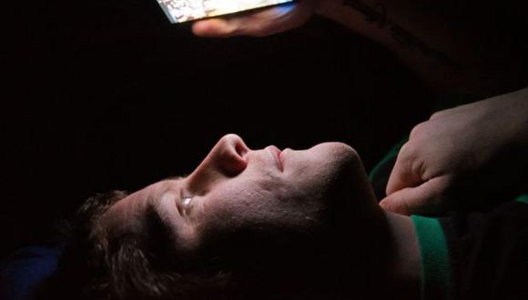 Usar smartphones antes de dormir puede ser muy perjudicial para la salud.