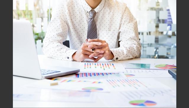 FOTO 7 | 7. Evalúa las fuentes de tu capital

Si lo has perdido todo, tienes dos opciones: renunciar o mirarte al espejo y contestar algunas preguntas importantes. Empieza con: ¿A qué capital (interpersonal, intelectual, física, espiritual y financiera) puedo acceder de inmediato para empezar de nuevo? Entiende que la vida a veces te brinda el respaldo que necesitas. Revisa el resultado y modifica tus pensamientos, tus palabras y tus acciones para crear el resultado que deseas.

Dijo: Craig Lack, CEO de ENERGI y fundador de Performance-Based Health Plans®. (Foto: Freepik)