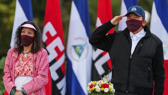 El presidente Daniel Ortega y su esposa, la vicepresidenta Rosario Murillo, durante el 41 aniversario de la Revolución Sandinista. (AFP).